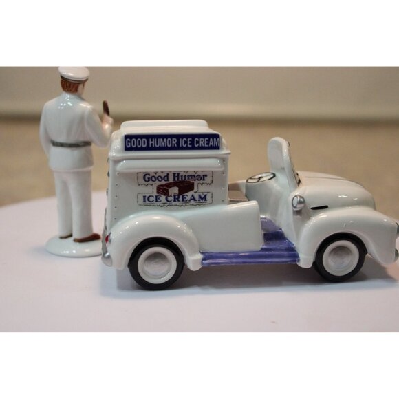 Dept 56 Snow Village - It's Time for an Icy Treat - Picture 4 of 6